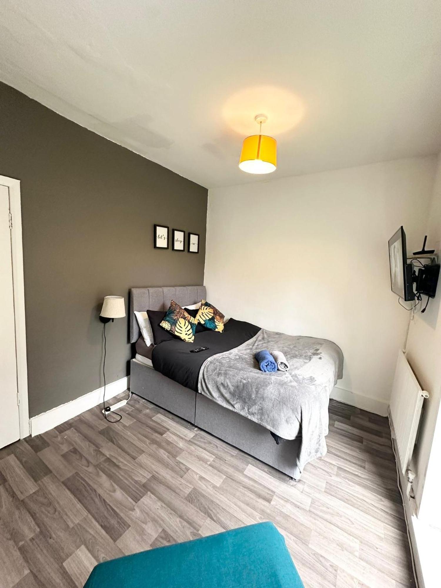 Cozy In Angel Apartment